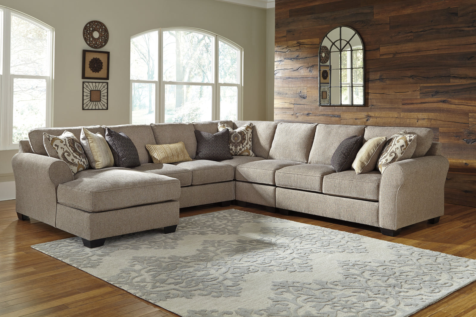 Pantomine Driftwood 5-Piece Sectional With Ottoman