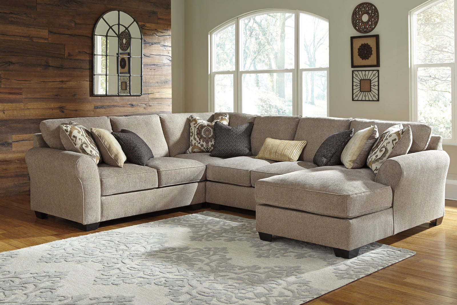 Pantomine Driftwood 4-Piece Sectional With Ottoman