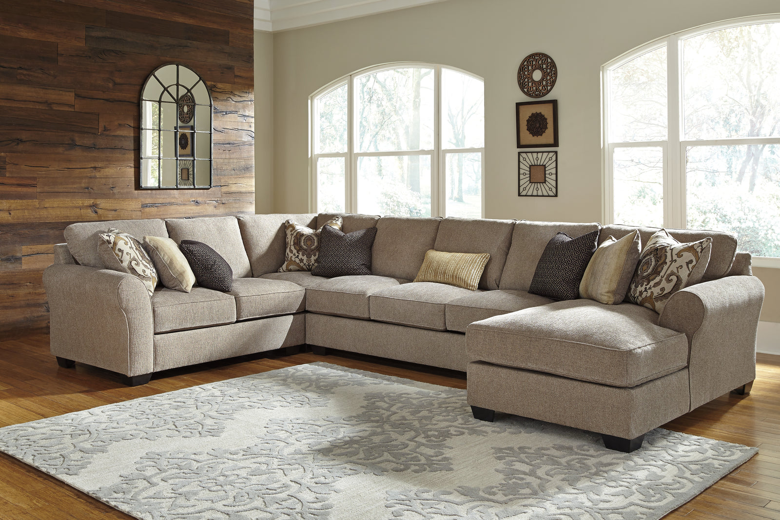 Pantomine Driftwood 4-Piece Sectional With Ottoman