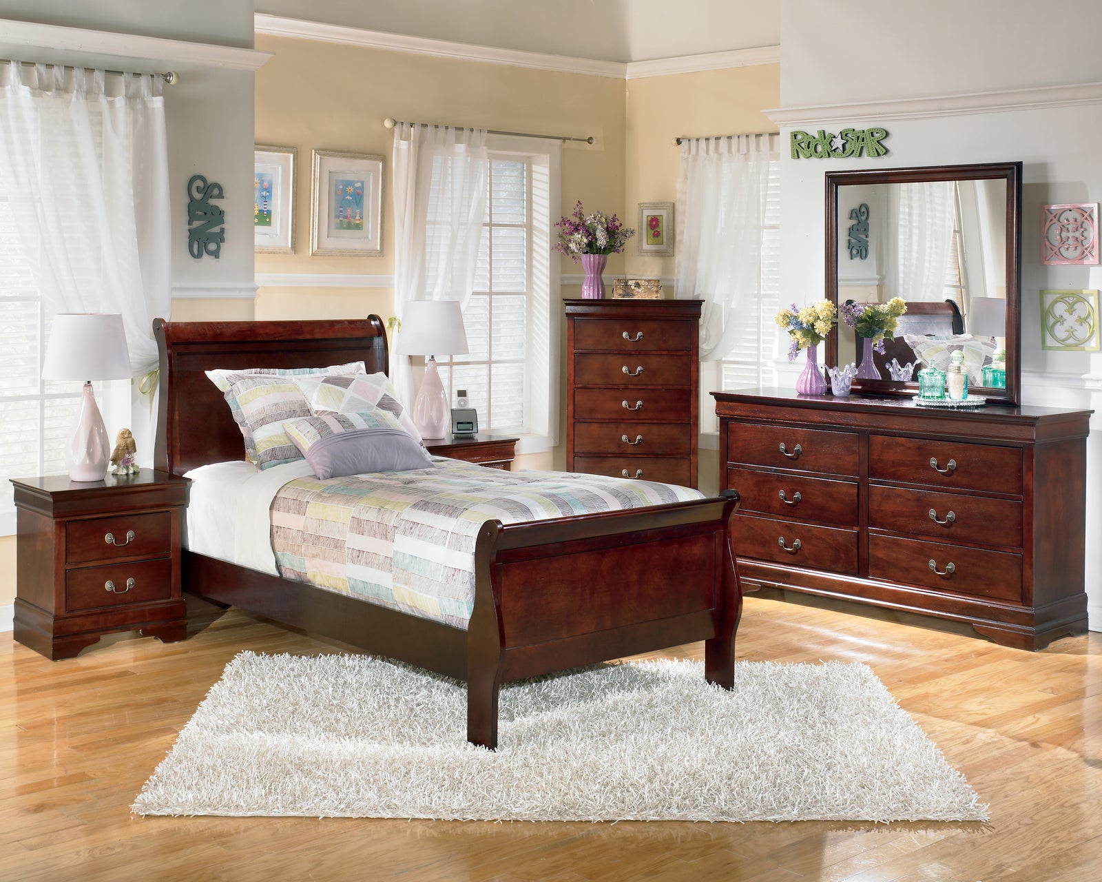 Alisdair Dark Brown Sleigh Bedroom Set