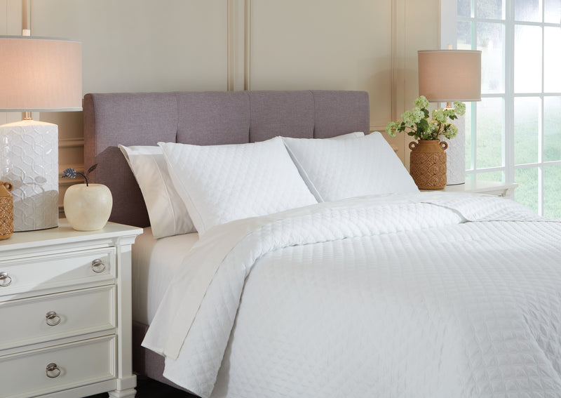 Ryter White Queen Full Coverlet Set