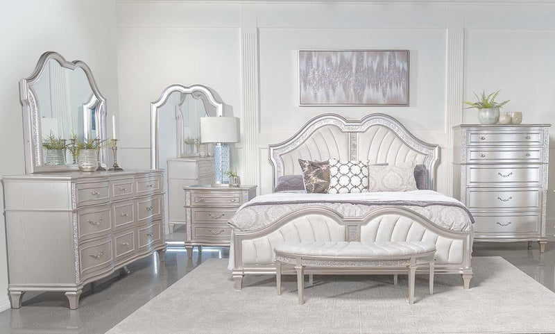 Evangeline 4 piece Upholstered Platform King Bedroom Set Ivory And Silver Oak