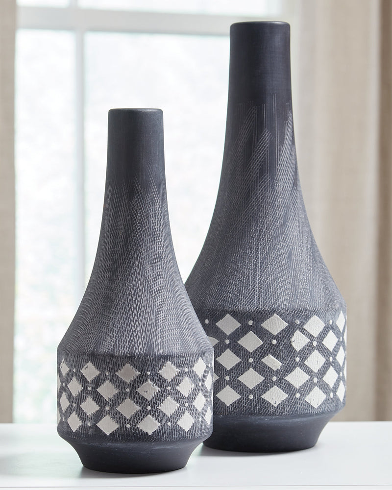 Dornitilla Black White Vase (Set of 2)