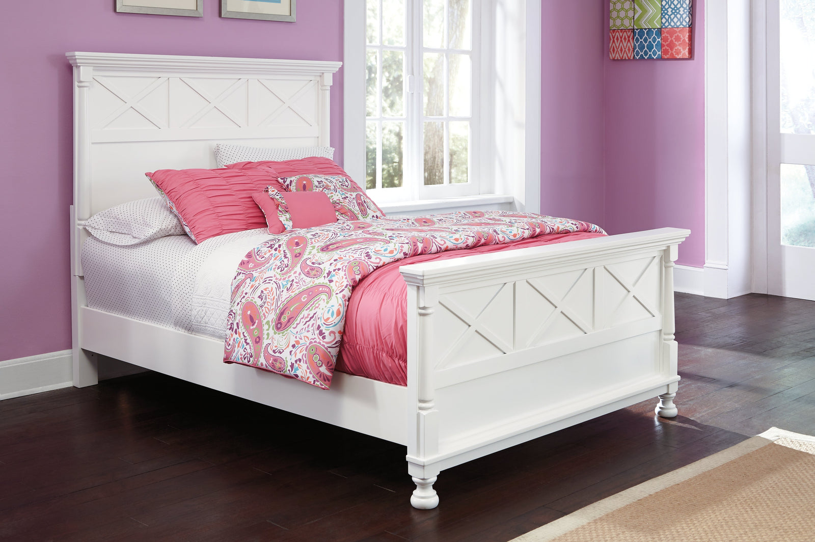 Kaslyn White Full Panel Bed