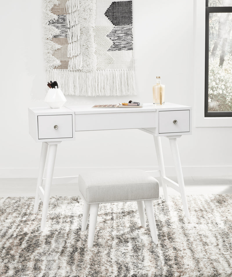 Thadamere White Vanity With Stool