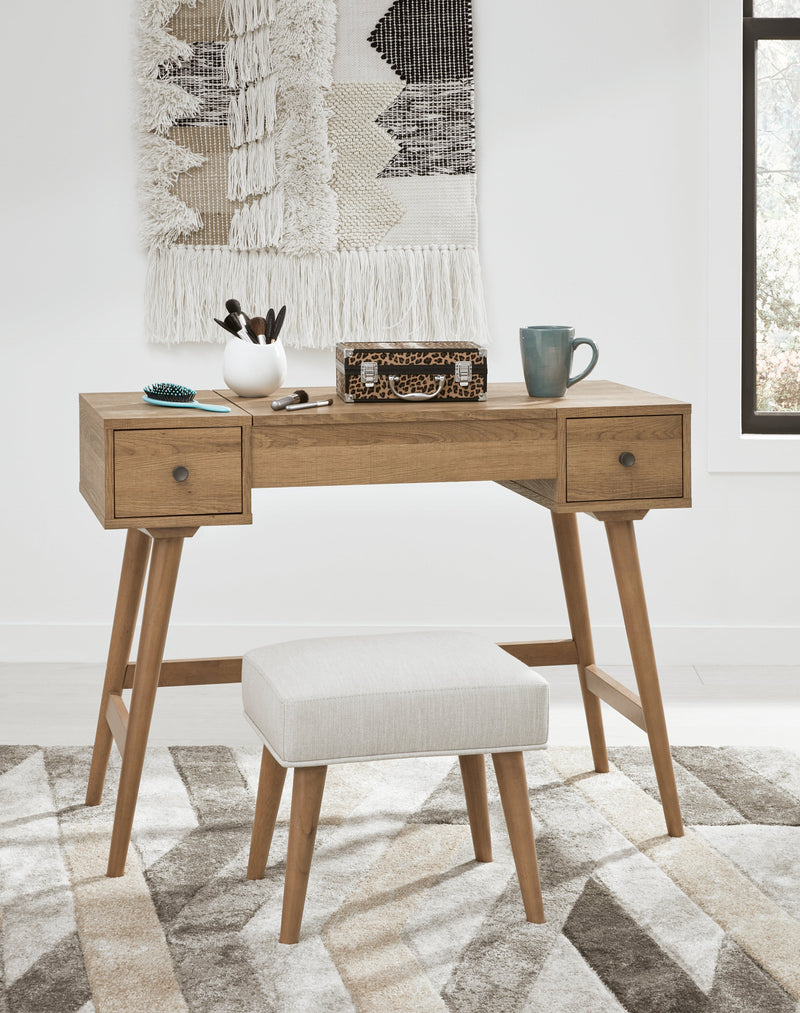 Thadamere White Vanity With Stool