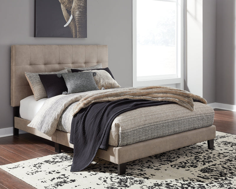 Adelloni Light Brown Queen Upholstered Bed