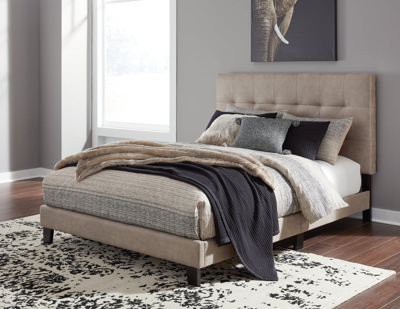 Adelloni Light Brown Queen Upholstered Bed