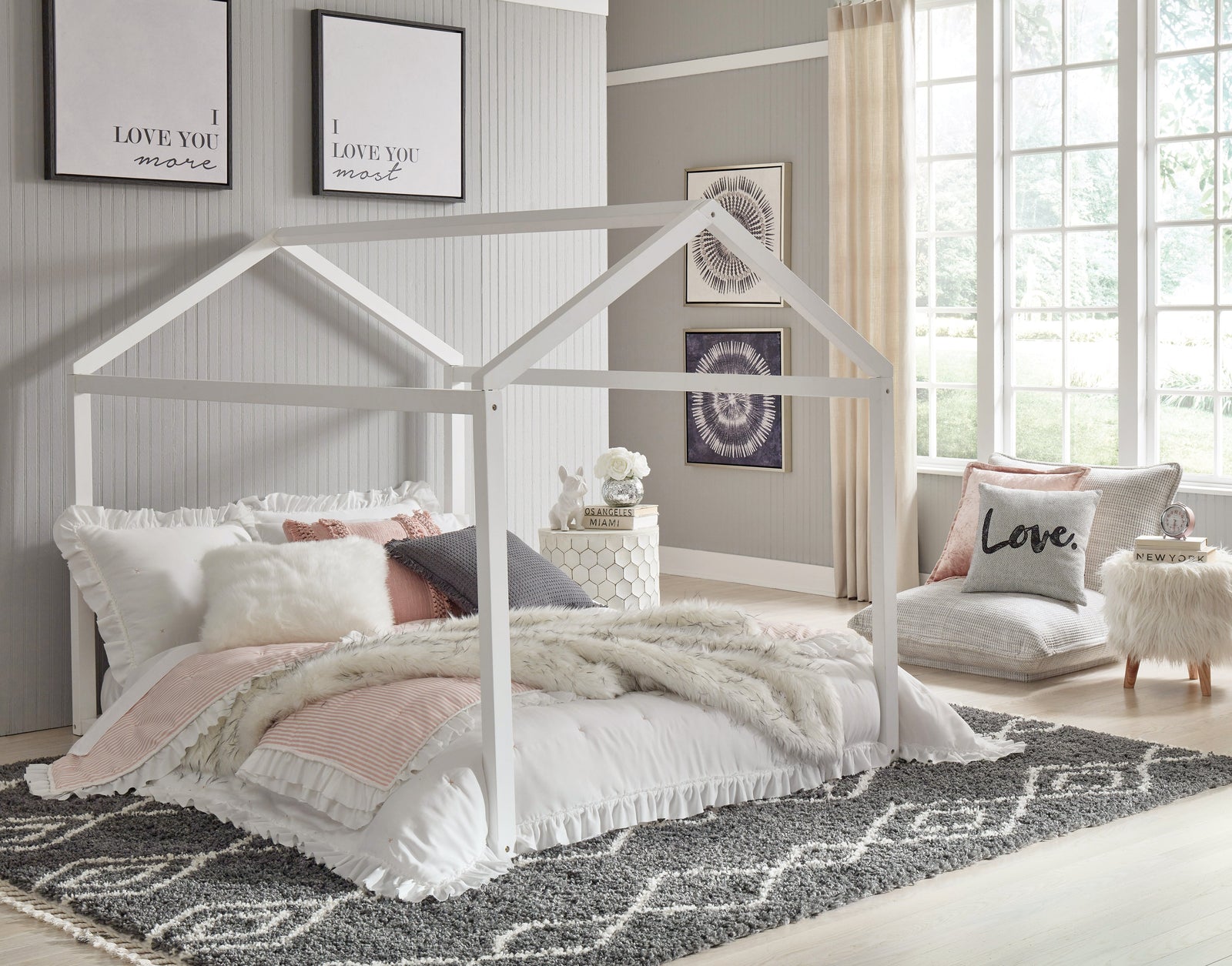 Flannibrook White Full House Bed Frame