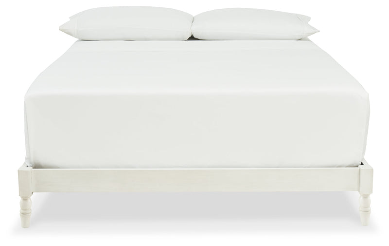 Tannally White Full Platform Bed