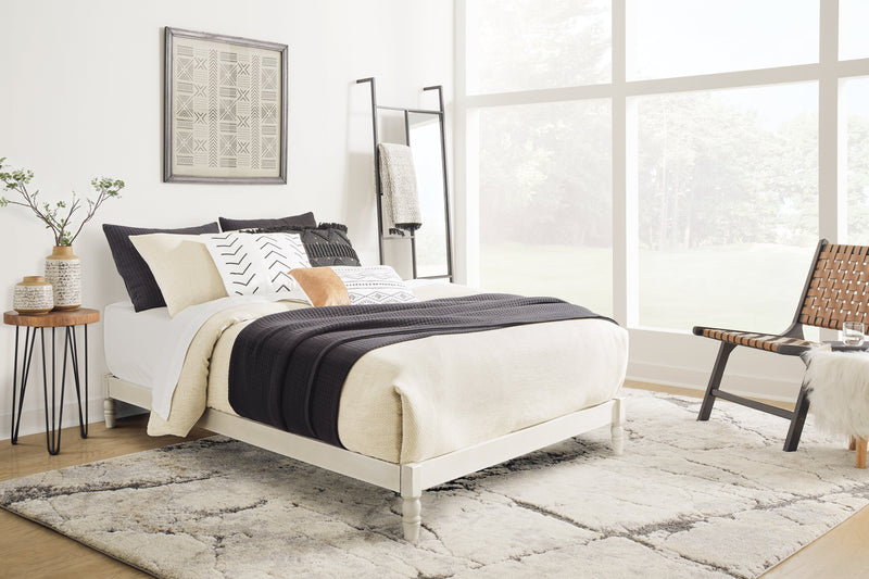 Tannally White Full Platform Bed