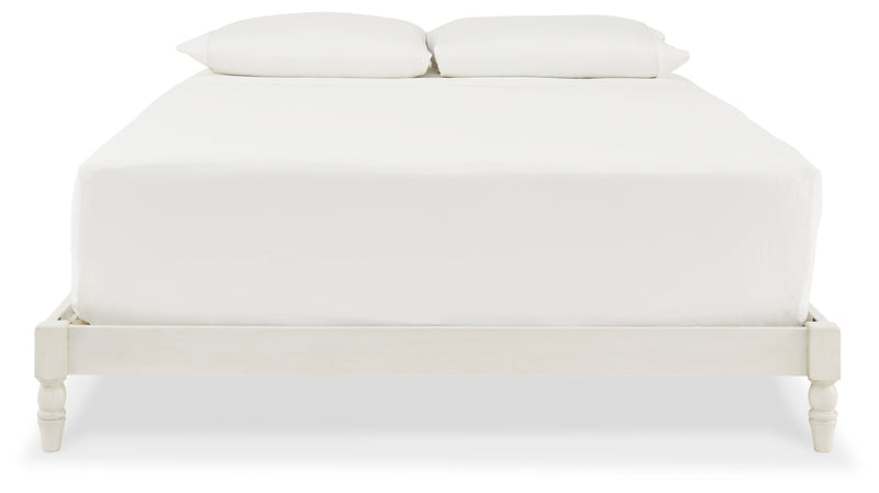 Tannally White Queen Platform Bed