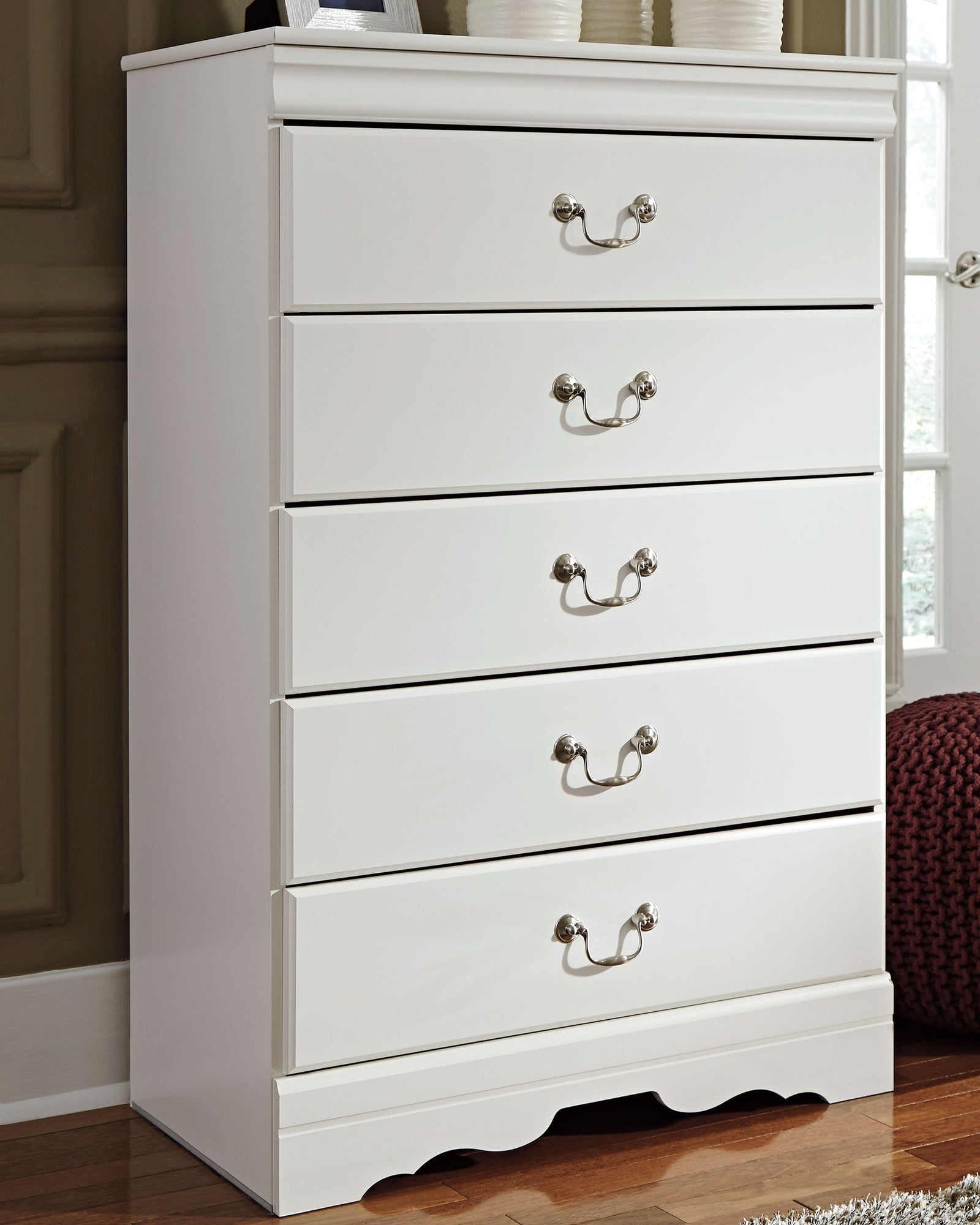 Anarasia White Chest Of Drawers