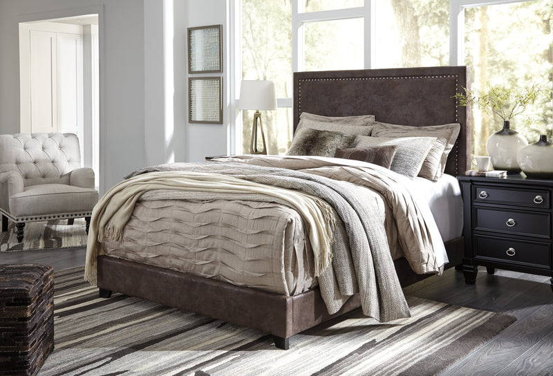 Dolante Brown Queen Upholstered Bed