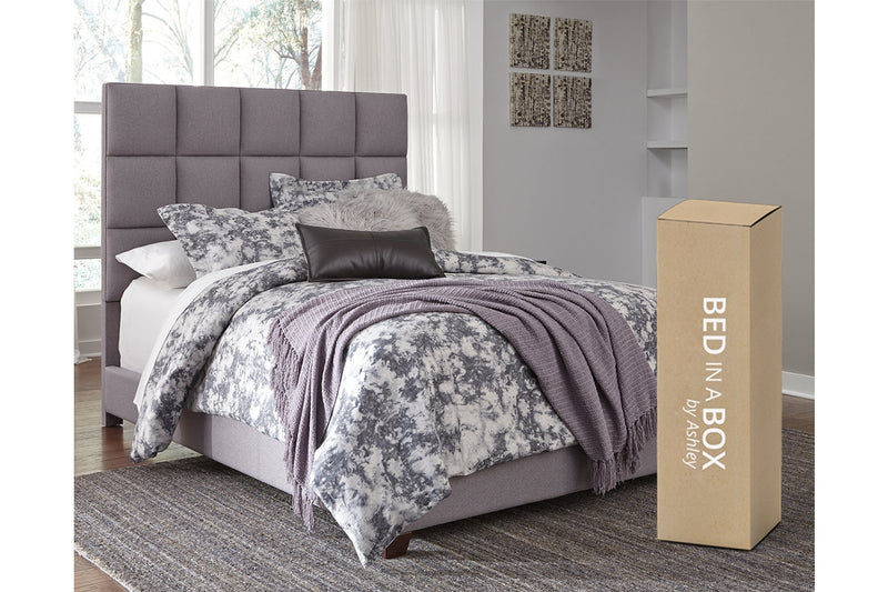 Dolante Gray Queen Upholstered Bed