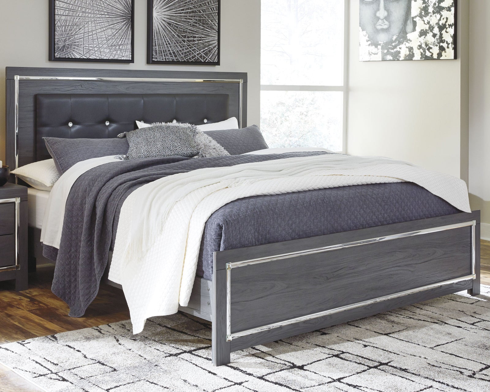 Lodanna Gray King Panel Bed