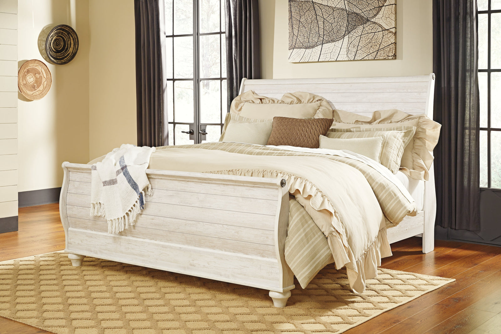 Willowton Whitewash Queen Sleigh Bed