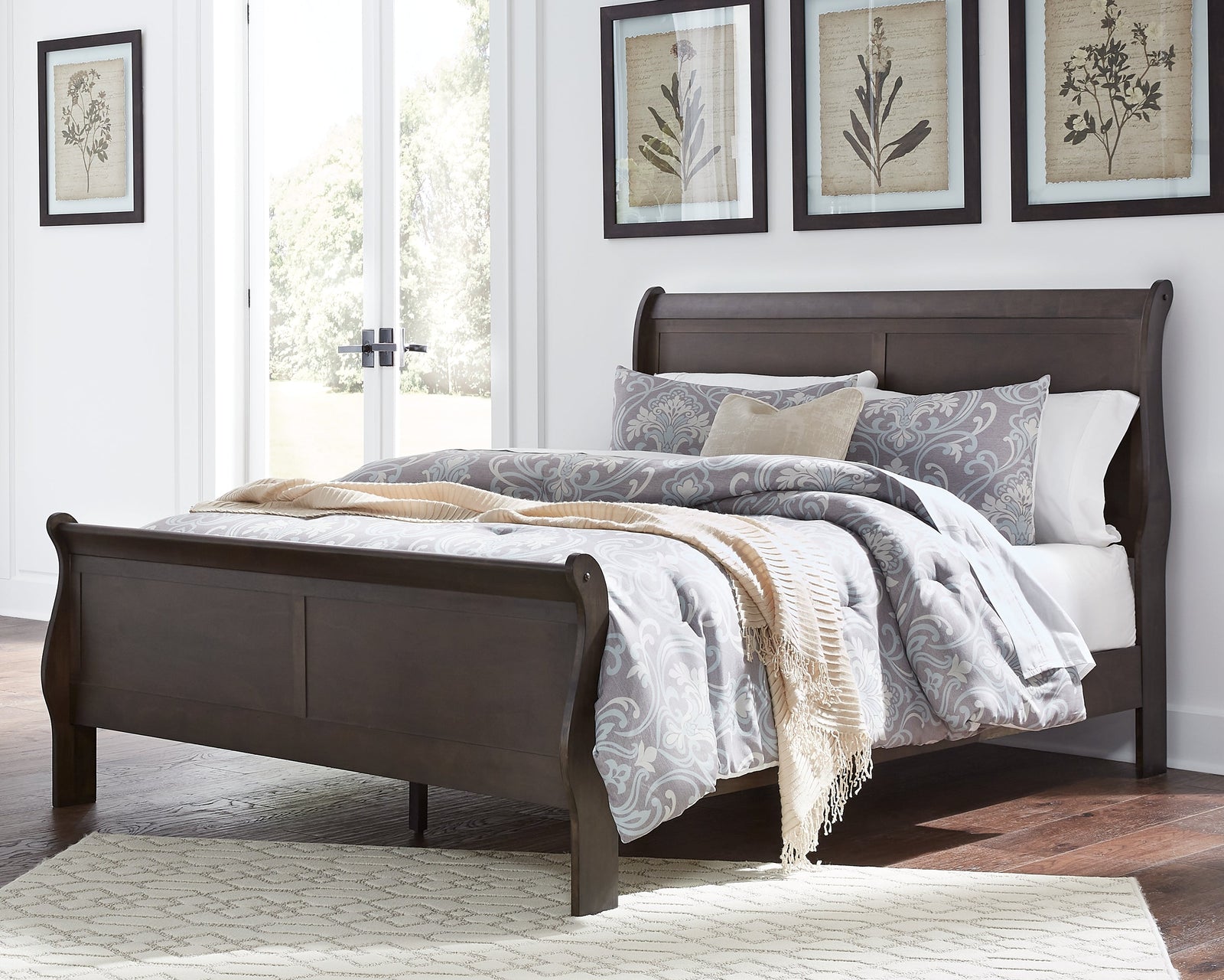 Leewarden Dark Brown Queen Sleigh Bed