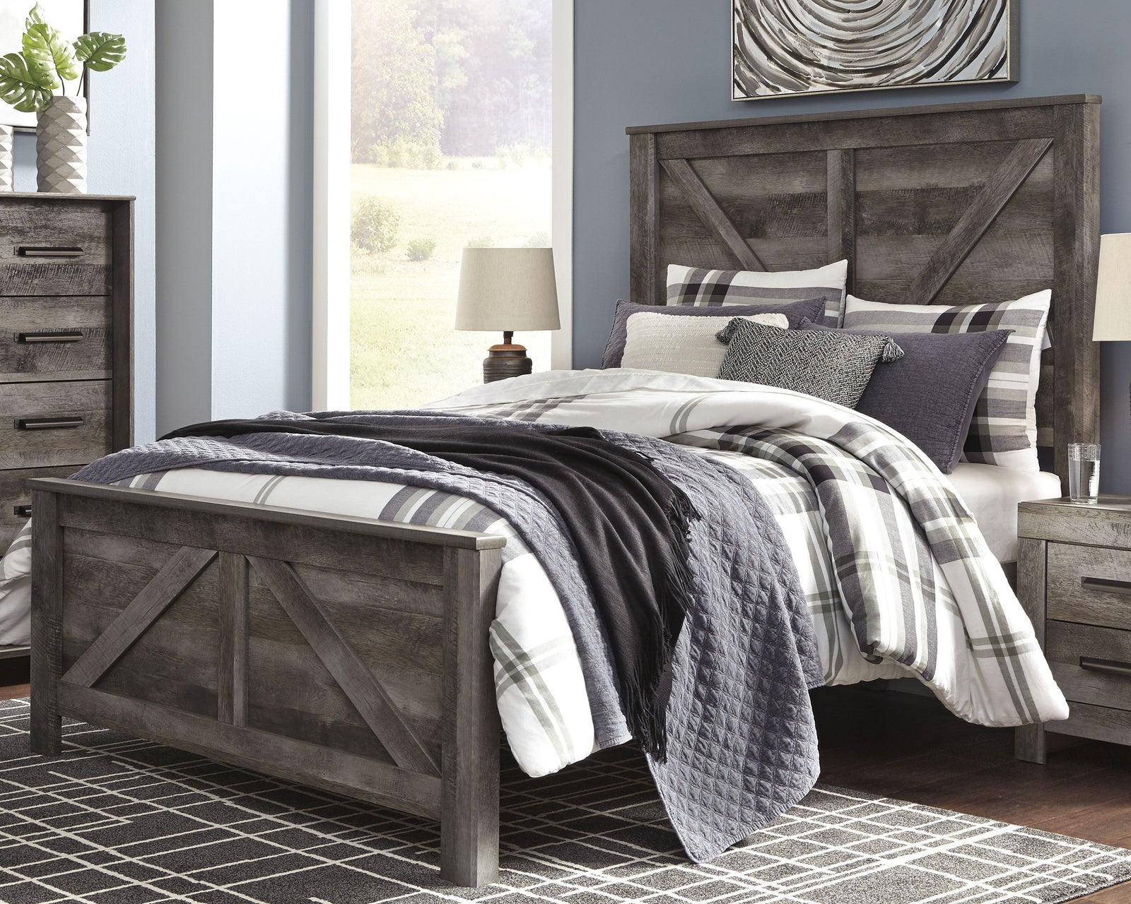 Wynnlow Gray Queen Crossbuck Panel Bed