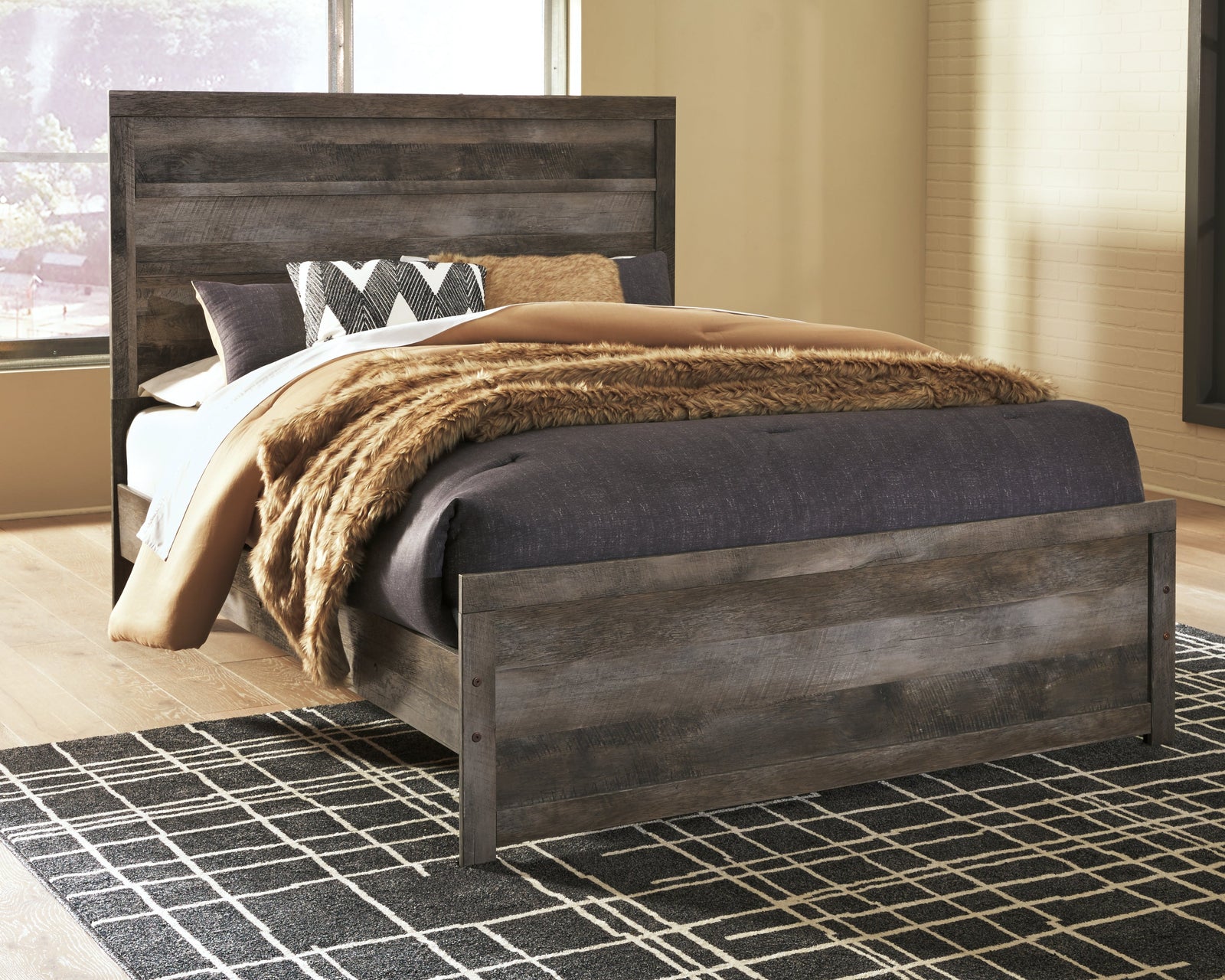 Wynnlow Gray Queen Panel Bed