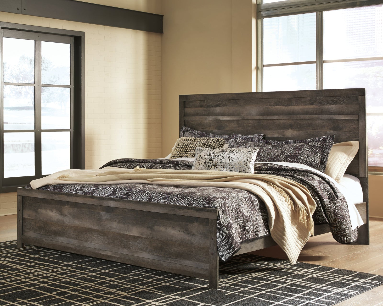 Wynnlow Gray King Panel Bed