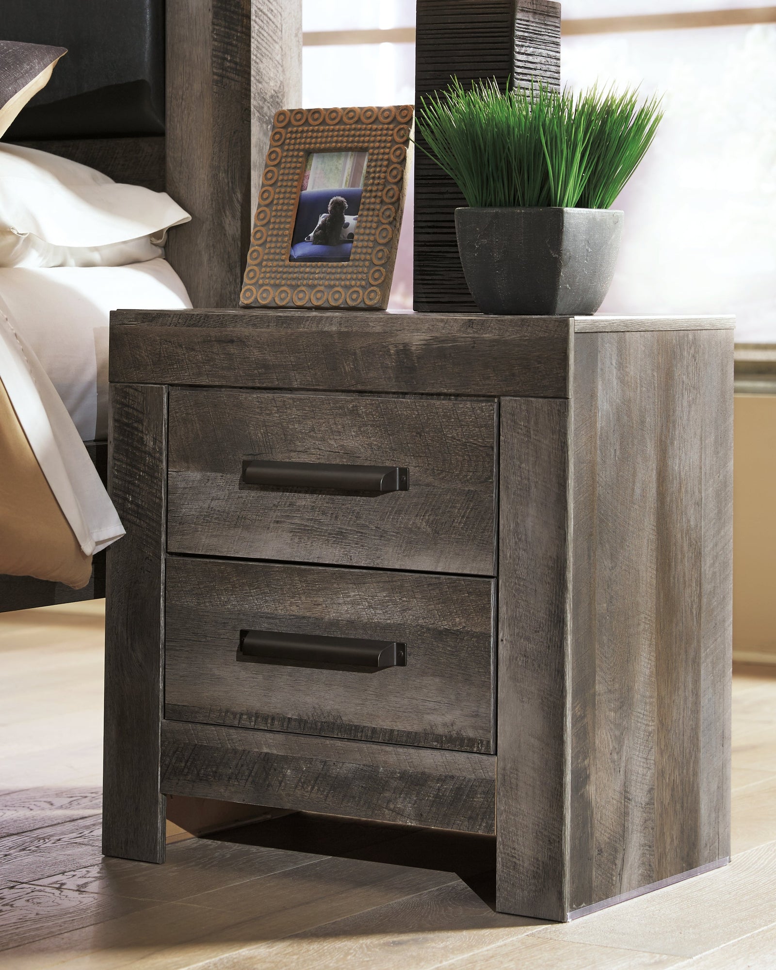 Wynnlow Gray Nightstand