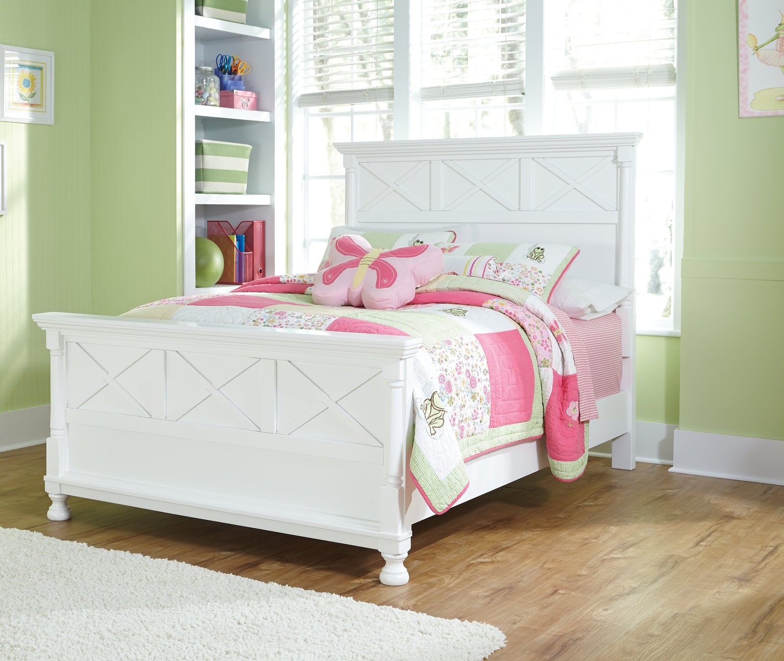 Kaslyn White Queen Panel Bed