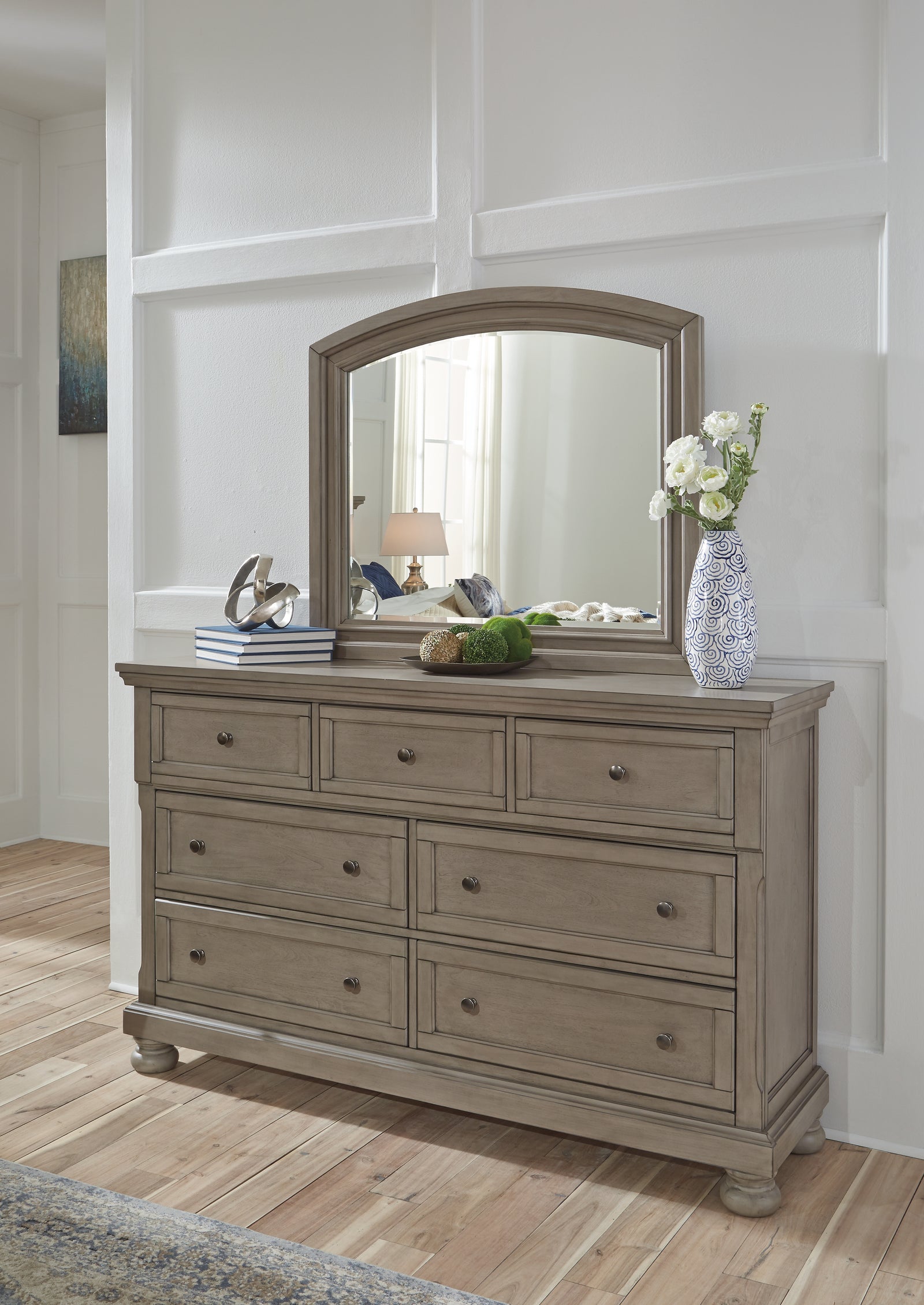 Lettner Light Gray Dresser And Mirror