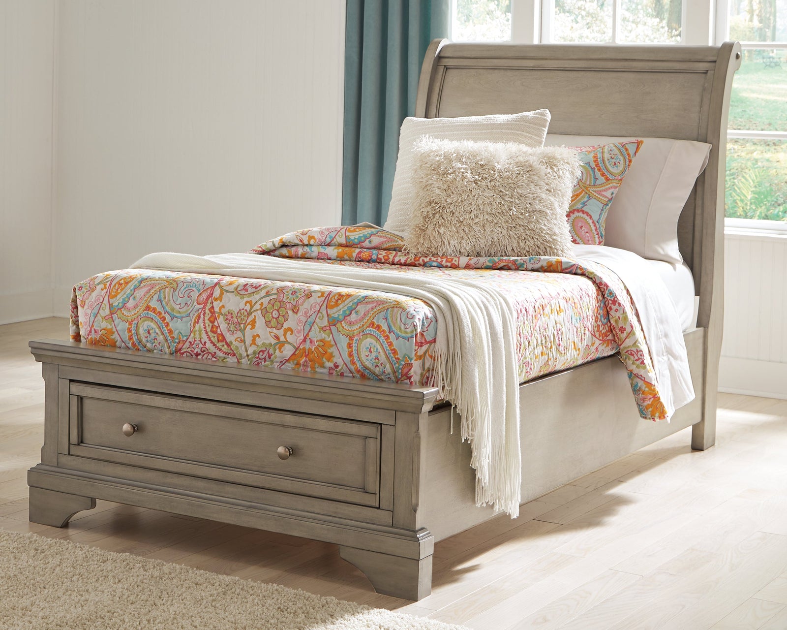 Lettner Light Gray Twin Sleigh Bed