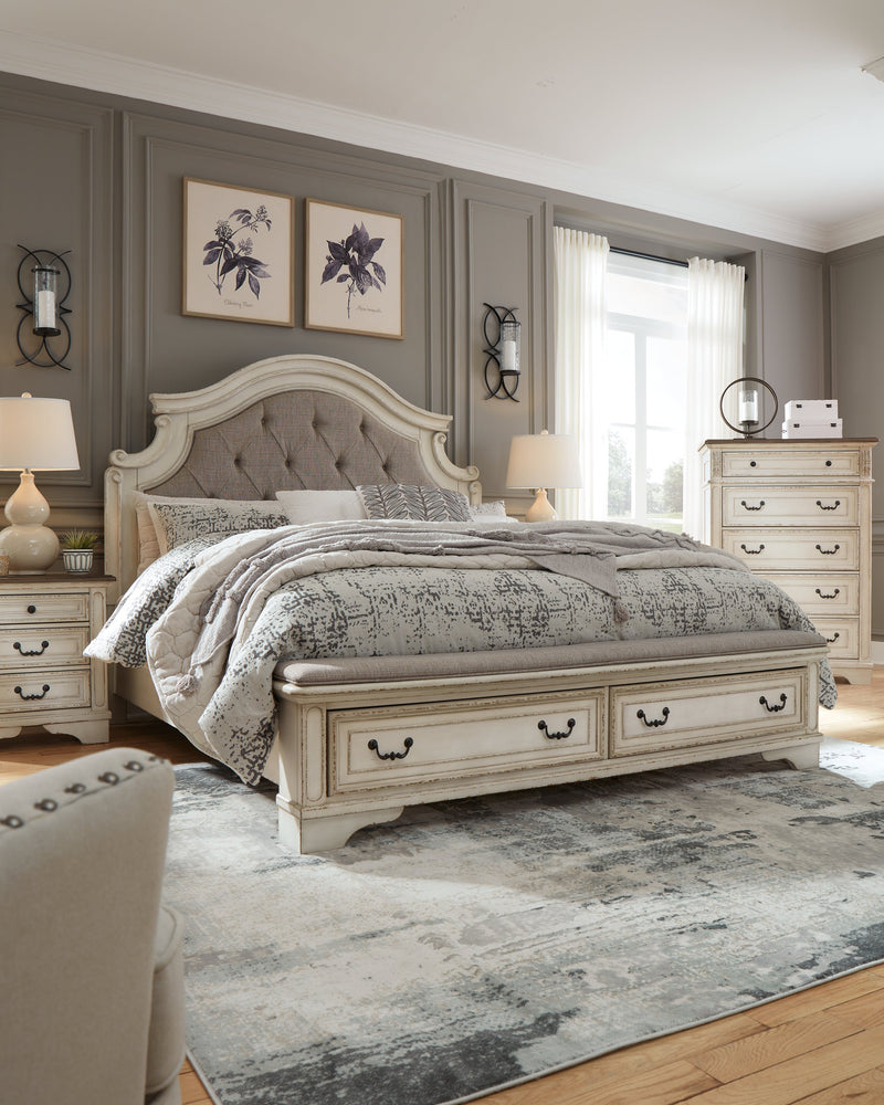 Realyn Two-Tone Queen Upholstered Bed