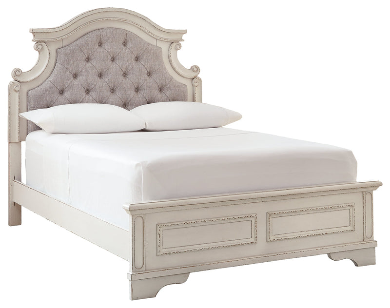 Realyn Chipped White Full Panel Bed